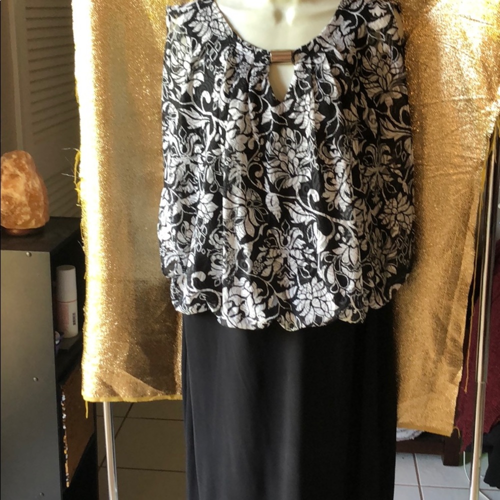 Sleeveless dress